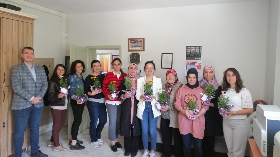 Anneler Günü Kutlaması